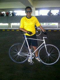 FIXED GEAR , from @GoodyBike :*