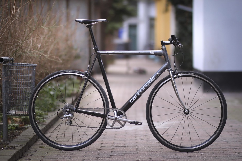 cannondale 2.8 aluminum road bike