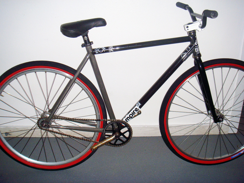 Charge shop scissor bike
