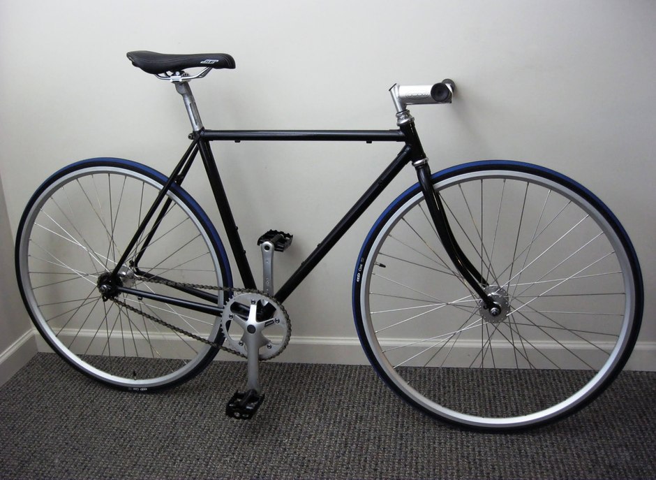 giant fixed gear bike