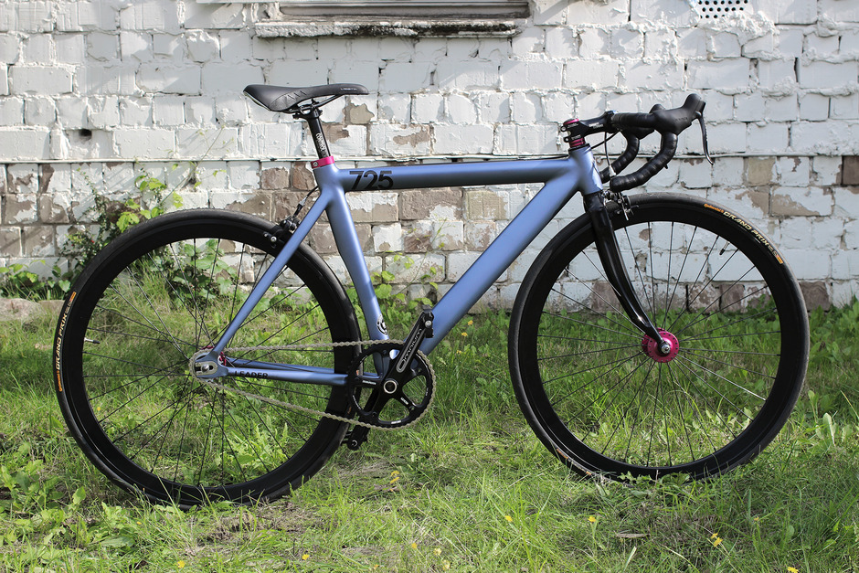 Leader 725 Autobahn Grey Pedal Room