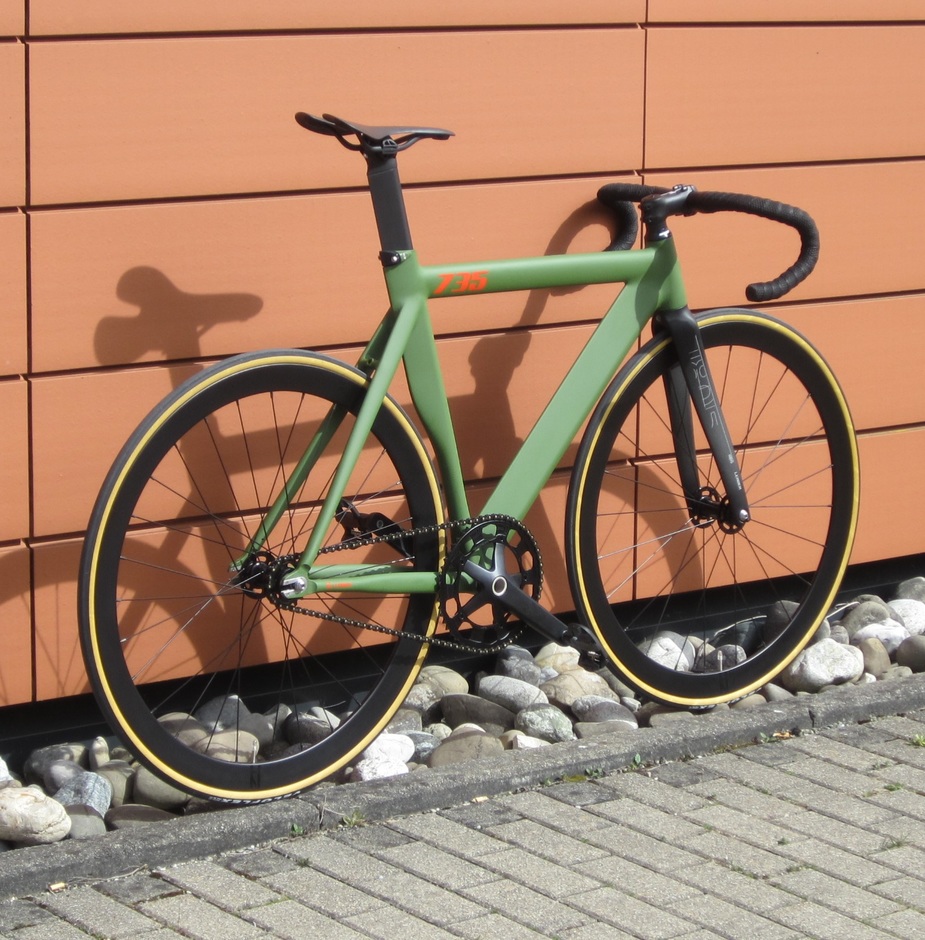 Leader 735 army green 2017 Pedal Room