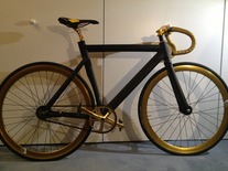 BLACK/GOLD Leader 725