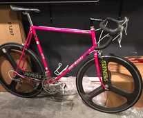 Eddy Merckx 3-Athlete pink photo