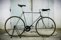 F5 Pista Flamed Lugs : Guy photo