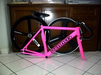 shocking pink ViSP with 3&5 spokes wheel