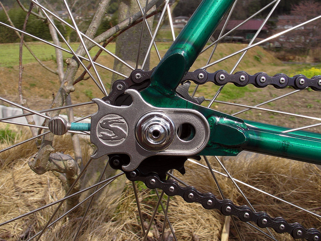 what is a chain tensioner