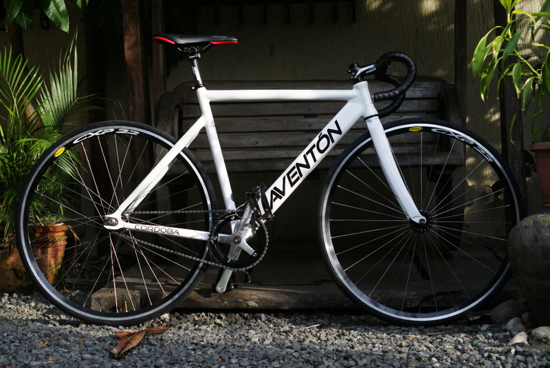 aventon cordoba white