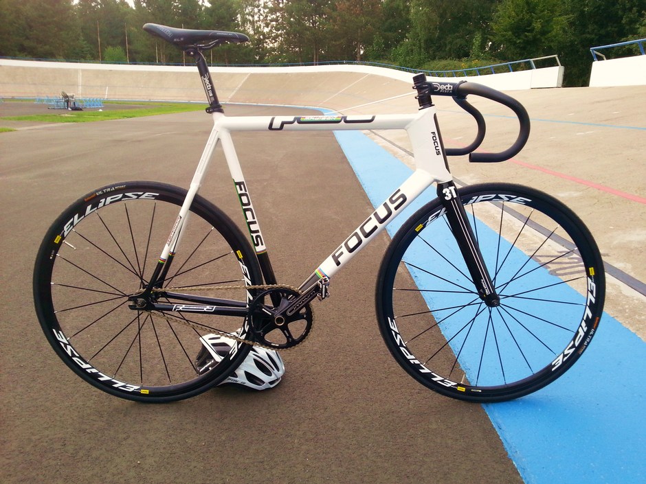 focus track bike